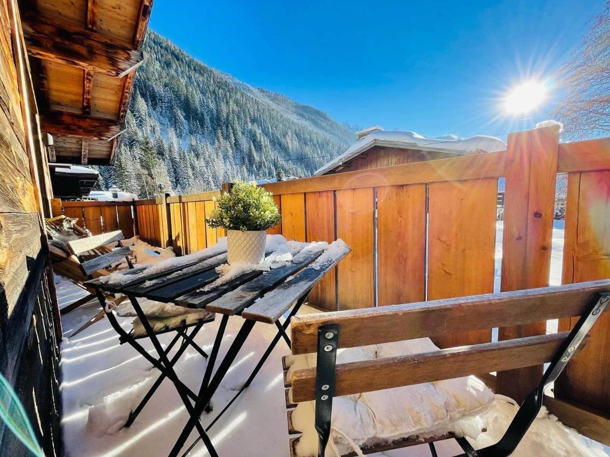 Chalet Le Petit Nicolas, Jacuzzi, Vue Mont Blanc Chamonix Exterior photo
