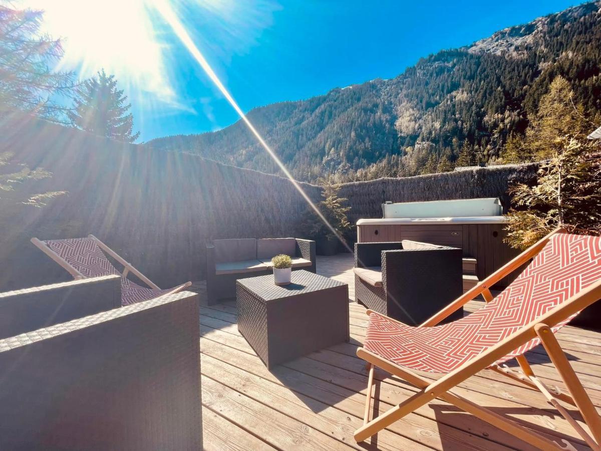 Chalet Le Petit Nicolas, Jacuzzi, Vue Mont Blanc Chamonix Exterior photo
