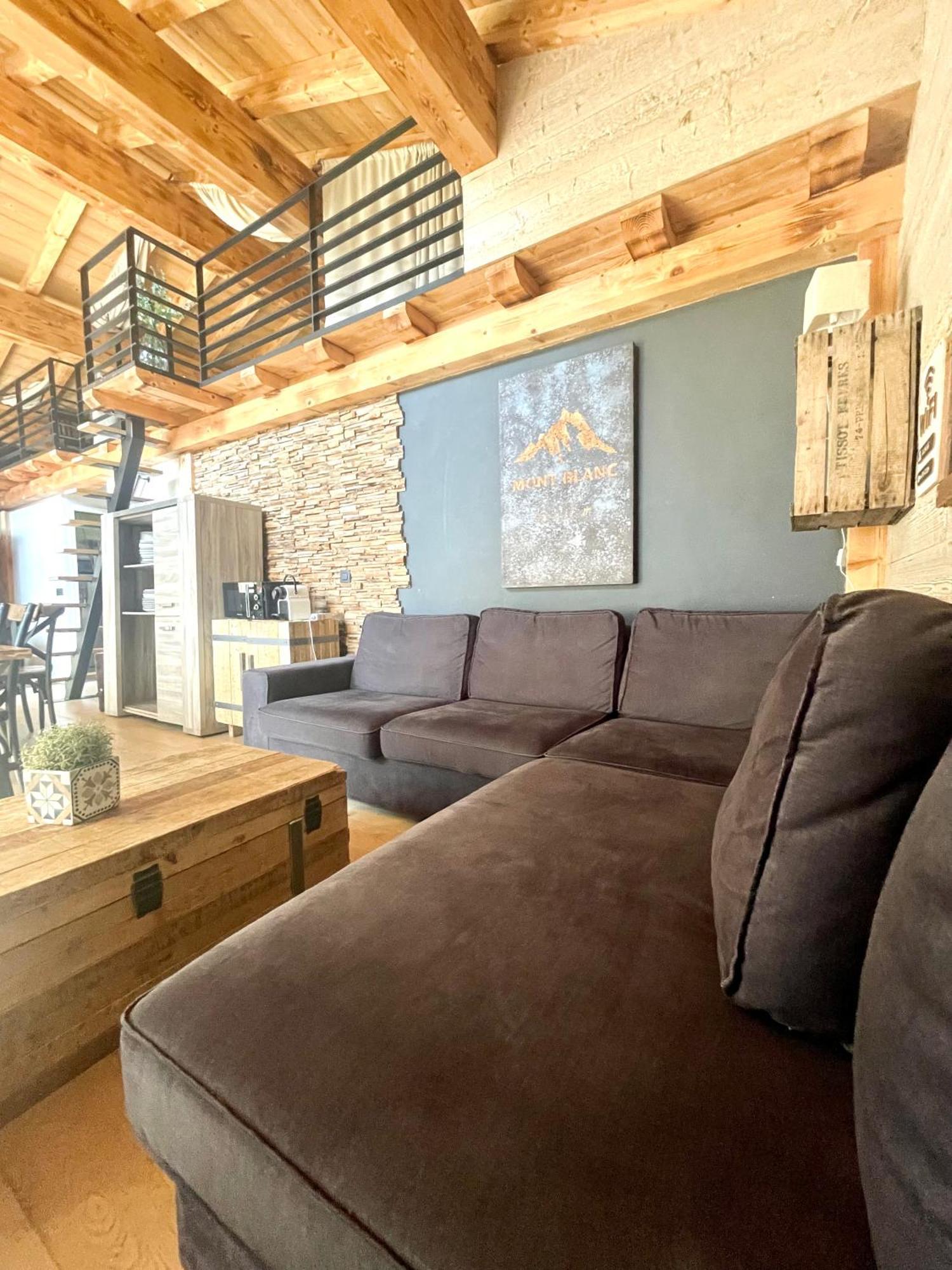 Chalet Le Petit Nicolas, Jacuzzi, Vue Mont Blanc Chamonix Exterior photo