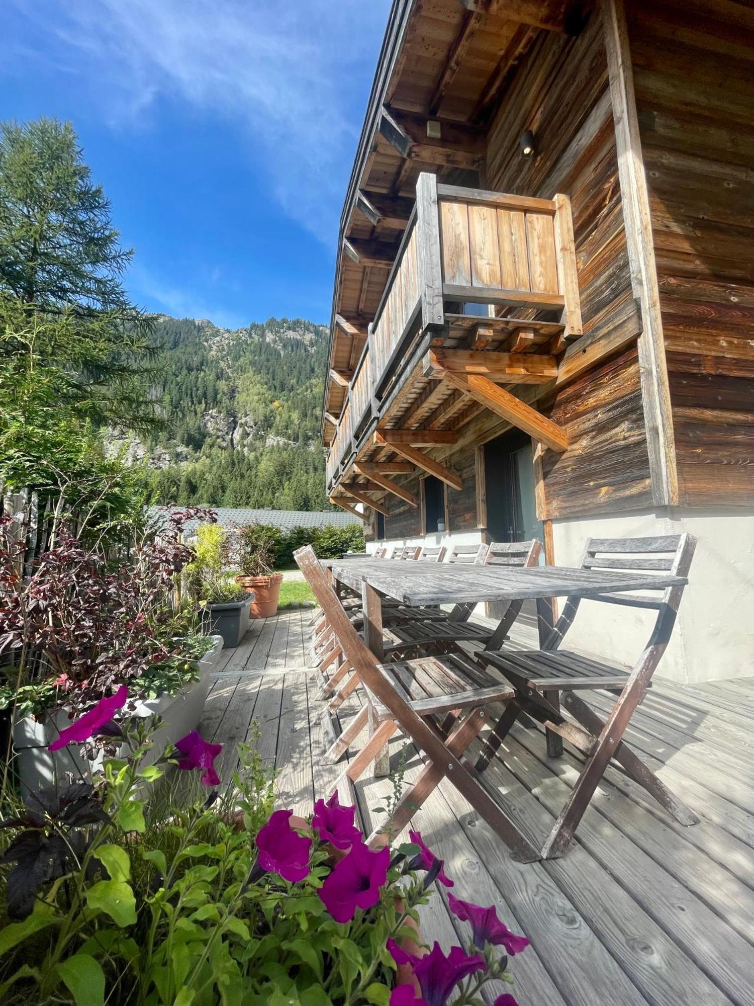 Chalet Le Petit Nicolas, Jacuzzi, Vue Mont Blanc Chamonix Exterior photo