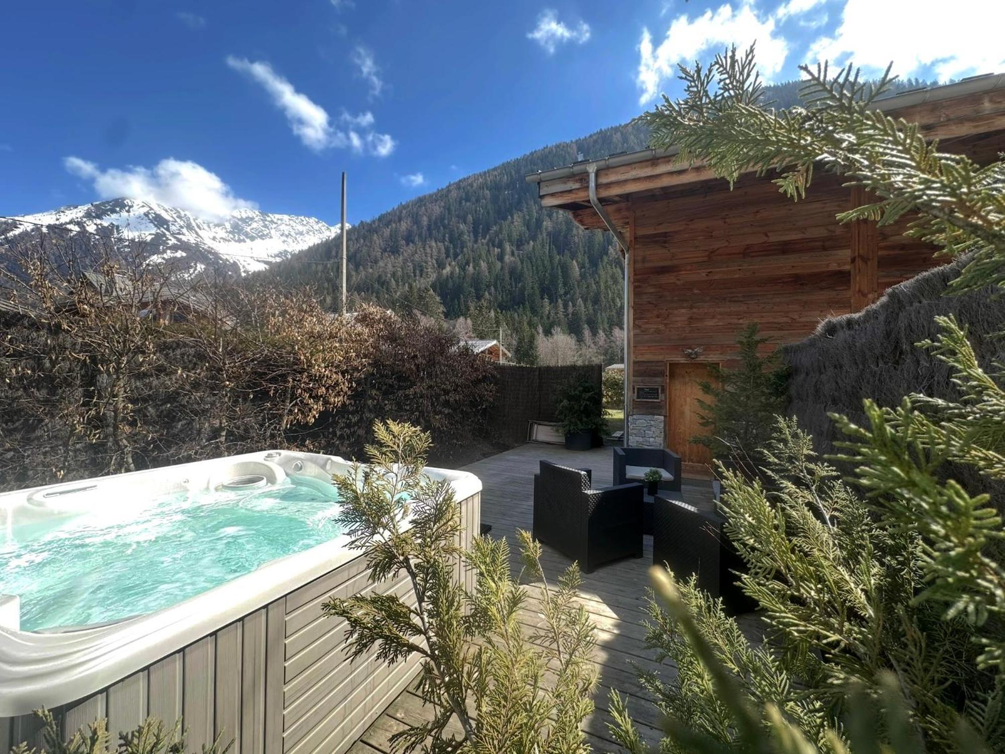 Chalet Le Petit Nicolas, Jacuzzi, Vue Mont Blanc Chamonix Exterior photo